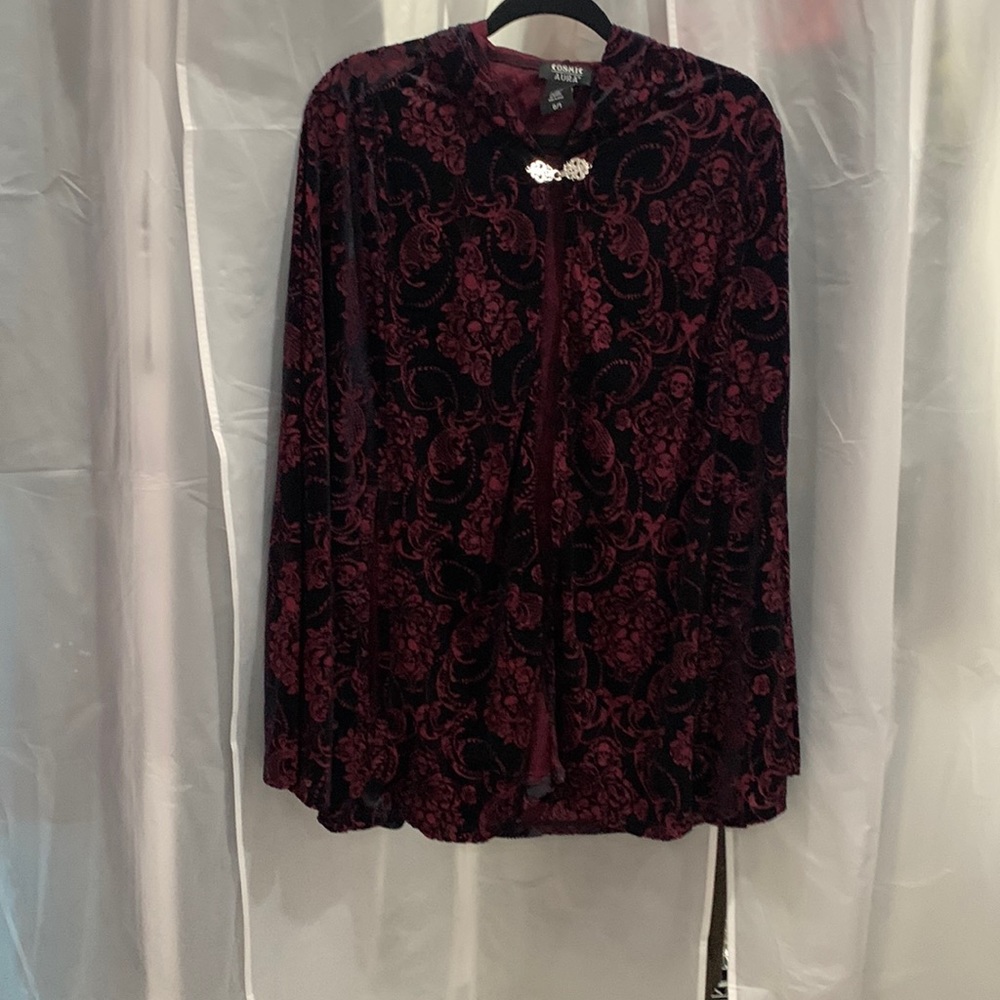 Velvet damask skulls caplet